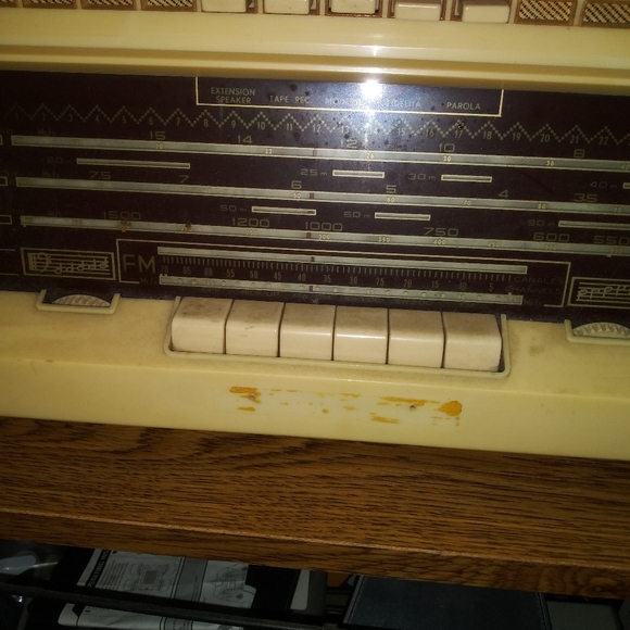 Antique Tube Table Radio - Picture 8 of 10